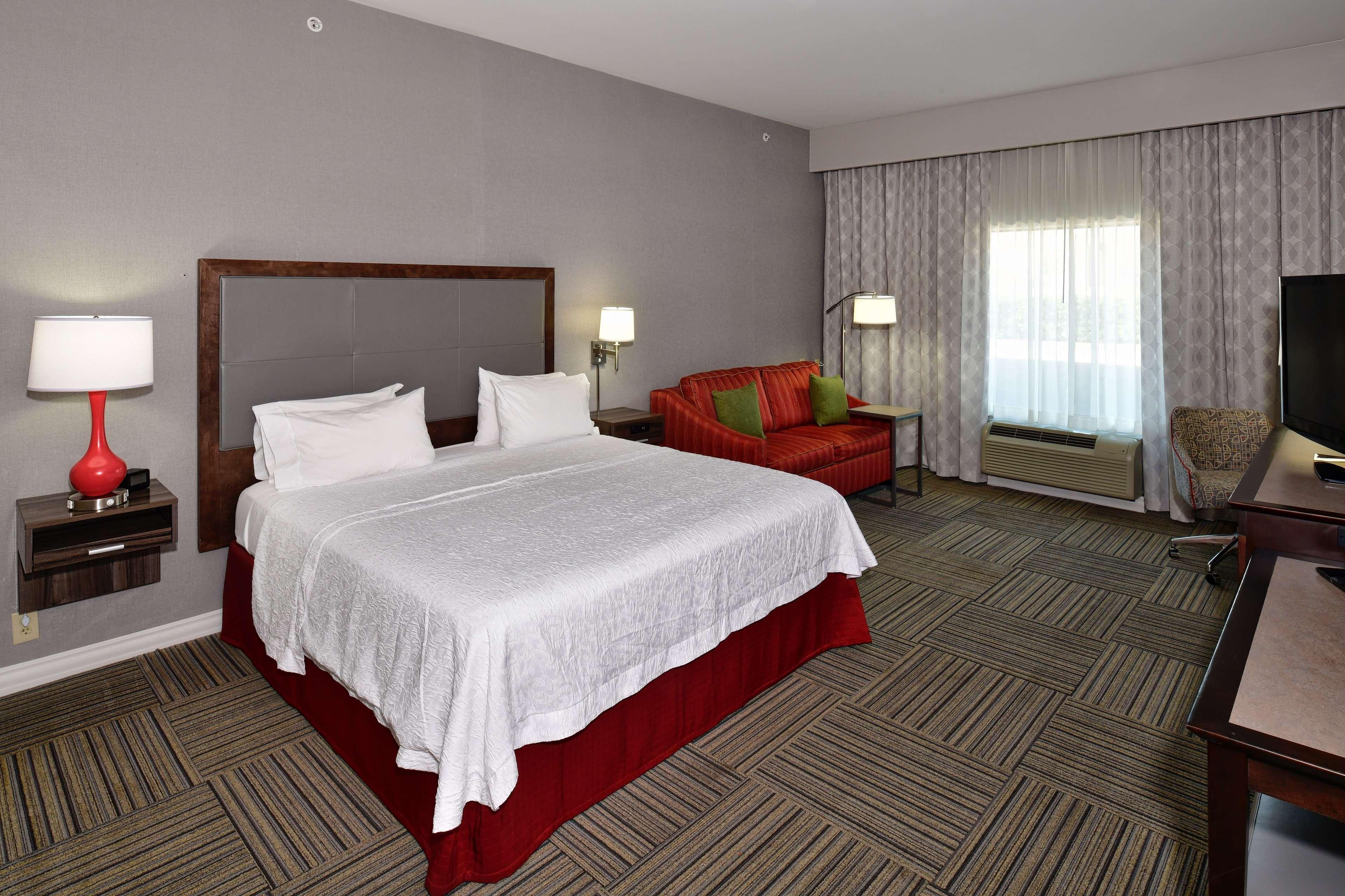 Hampton Inn & Suites Fredericksburg Exterior photo